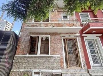 Casa · 190m² · 3 Quartos · Casa histórica com sacada e suíte na Visconde do Herval.