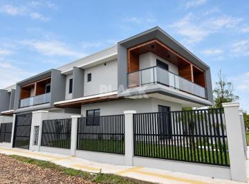 Casa · 122m² · 2 Quartos · 1 Vaga · Casa geminada de esquina nova com 2 suítes Torres RS