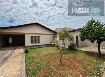 Casa · 450m² · 3 Quartos · 6 Vagas · CASA NO SETOR COIMBRA