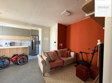 Sala de estar · 1 dormitório com móveis sob medida, vaga e infraestrutura no bairro Ecoville.