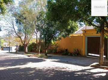 Casa · 123m² · 2 Quartos · 2 Vagas · Casa em condomínio com piscina e 2 vagas