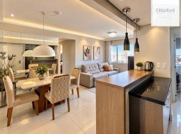 Living-Porcelanato. · Apartamento 2 Dormitórios com 2 Vagas na Rua Felipe de Oliveira – Petrópolis.