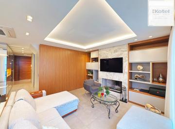 Casa · 269m² · 3 Quartos · 2 Vagas · Casa mobiliada em Condomínio com 3 Suítes e Piscina no Teresópolis