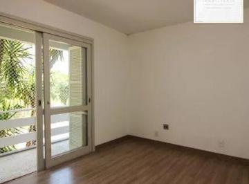Apartamento · 92m² · 2 Quartos · 2 Vagas · Apartamento com 2 dormitórios, banheiro auxiliar e 2 vagas cobertas.