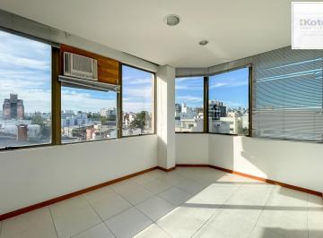 Comercial · 146m² · 2 Quartos · 2 Vagas · Sala Comercial á venda no Bairro Santana -Porto Alegre