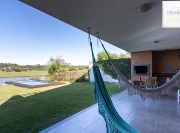 Casa · 337m² · 4 Quartos · 4 Vagas · Casa no Condominio Terra Ville.  3 suites, com fundo para o lago.