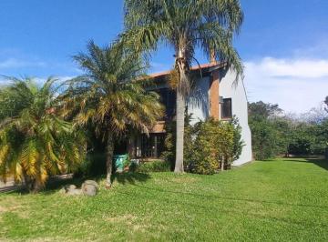 Casa · 190m² · 3 Quartos · 2 Vagas · Casa em condomínio com três dormitórios na Zona Sul