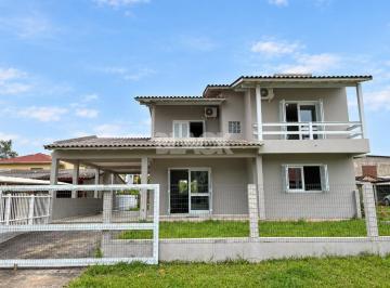 Casa · 200m² · 4 Quartos · 2 Vagas · Casa com 4 quartos uma quadra do mar na Itapeva em Torres RS