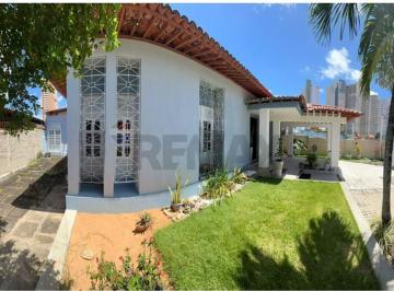 Casa · 215m² · 5 Quartos · 4 Vagas · Casa Mobiliada e Deslumbrante em Ponta Negra para Alugar