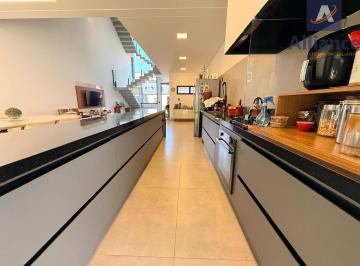 55fb4d0aac8b80ccb76680fe74556c3b9d11f206 · Casa com 3 dormitórios à venda, 232 m² por R$ 1.790.000,00 - Pinheirinho - Vinhedo/SP