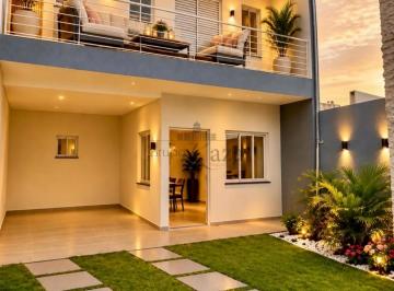 Casa · 140m² · 3 Quartos · 2 Vagas · Oportunidade - Casa Sobrado - Jardim Santa Júlia - 3 Dormitórios - 145,60m².