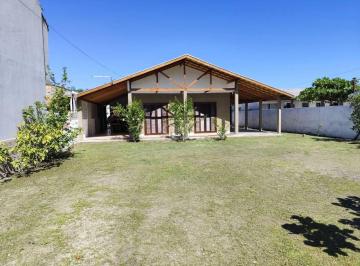 a5205be606c4822470de2d952bd09d5fa4ec9238 · Casa para alugar por R$ 600/dia - Coroados - Guaratuba/PR
