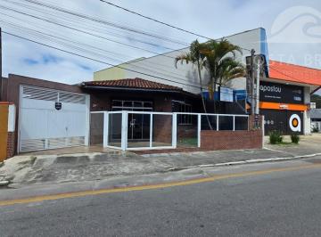 Casa · 160m² · 3 Quartos · 3 Vagas · Casa Central c/ Ponto Comercial: Rua de Grande Movimentação