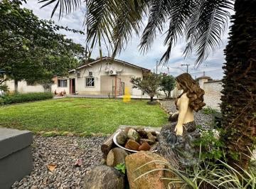 Casa · 200m² · 4 Quartos · 2 Vagas · Casa com amplo espaço em Timbó-SC