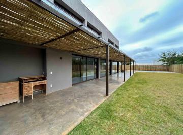 Casa · 400m² · 4 Quartos · 4 Vagas · Casa no Residencial Parque Campos de Santo Antônio II, em Itu disponível para para aluguel | Grupo K