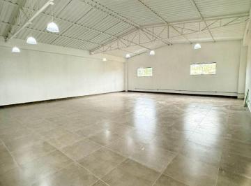 Comercial · 300m² · 3 Vagas · Salão para alugar no Bairro Jardim Guarujá em Salto/SP