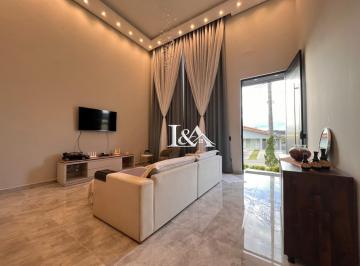 Casa · 275m² · 3 Quartos · 6 Vagas · Casa em condomínio com 3 suítes, piscina e 6 vagas em Araçoiaba da Serra
