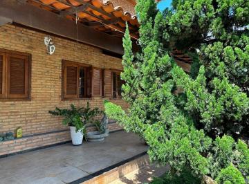 Casa · 250m² · 4 Quartos · 6 Vagas · Excelente Casa de 4 quartos em lote de 375m² no Bairro Camargos - Belo Horizonte.