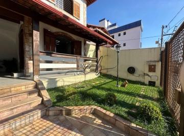 Casa · 233m² · 4 Quartos · 2 Vagas · Casa Alto Padrão, bem localizada e planejada