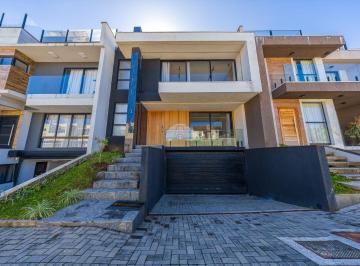 Casa de 4 quartos, Curitiba · Residência com 4 Suítes, Ático e 5 Vagas no Vista Alegre