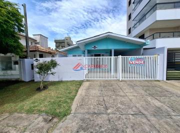 Casa · 117m² · 4 Quartos · 2 Vagas · Excelente Residência com Piscina a 300,00 Metros da Praia Central