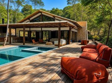 Casa · 930m² · 5 Quartos · Casa nova em cond. fechado de lazer na represa, em meio a mata Atlântica.