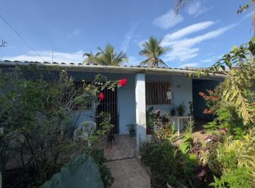 Casa de 3 quartos, Peruíbe · Casa à 3km do mar, com 2 quartos e edícula. Localizada em Peruíbe.