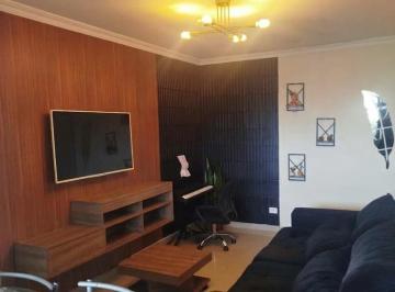 Apartamento de 3 quartos, Curitiba · Apartamento amplo e mobiliado