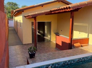 Casa de 2 quartos, Itanhaém · Casa à 1km da rodovia, com 2 quartos, piscina e área gourmet. Localizada em Itanhaém.