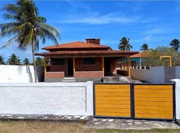 Casa · 131m² · 3 Quartos · 6 Vagas · À VENDA: Casa de Praia com Piscina a cerca de 100 m do mar da Praia de Fagundes, Lucena!