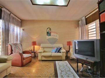 Casa · 167m² · 3 Quartos · 4 Vagas · RE/MAX Vende Casa 3 quartos, sendo 01 suíte, sala 2 ambientes, copa, cozinha, jardim de inverno, 4 v