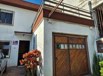 Photo 1 · Casa com amplo pátio