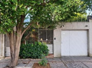 Comercial · 120m² · 2 Vagas · Casa comercial na Rua dos Chanes, 391 • 120 m²