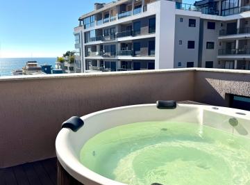 Apartamento de 1 quarto, Bombinhas · Cobertura com vista para o mar em Bombinhas