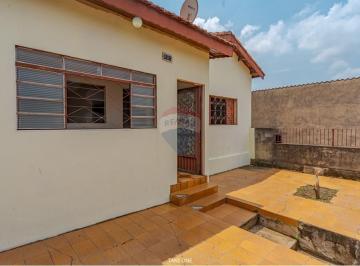 Casa · 420m² · 3 Quartos · 6 Vagas · Casa de Vila: Joia no Centro de Nova Odessa!