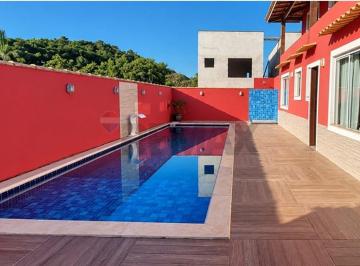 Casa · 210m² · 5 Quartos · 3 Vagas · À venda casa duplex com 5 quartos, piscina de água salgada e suíte master no Arpoador da Rasa, em Bú