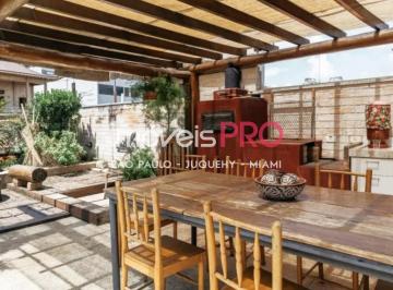 Casa · 200m² · 3 Quartos · 1 Vaga · Belíssima e charmosa casa
