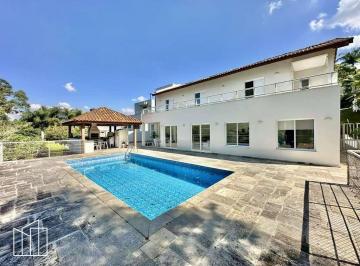 Piscina e fachada da casa em condomínio no Euroville, Fazendinha. · Casa em condomínio, Euroville, Fazendinha, 5 dormitórios, 4 suítes, piscina aque