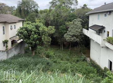 Lote em declive com mata, no condomínio Golf Village, Fazendinha. · Lote em condomínio, Golf Village, Fazendinha, 516,96 m², declive, voltado para á