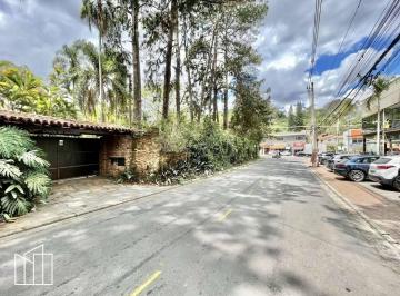 Acesso à garagem pela rua. · Casa com terreno de 7.088 m², Miolo da Granja Viana, esquina comercial, residenc