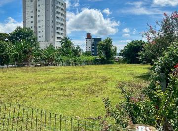Casa · 3697m² · Terreno no Centro de Camboriú