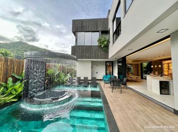 Casa · 600m² · 4 Quartos · 4 Vagas · Casa no Condomínio Vivendas do Atlântico na Praia do Estaleiro em Balneário Camboriú