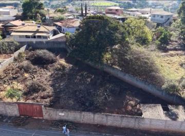 Terreno · 716m² · Seu Refúgio Urbano no Calafate em Passa Tempo: Lote Espaçoso de 716m² Pronto para Construir!