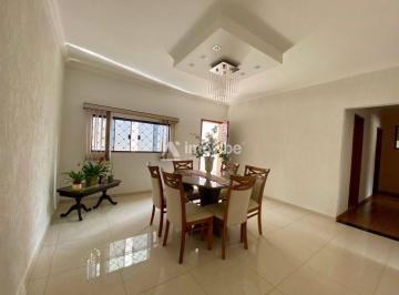 Casa · 160m² · 3 Quartos · 4 Vagas · Casa Ampla
