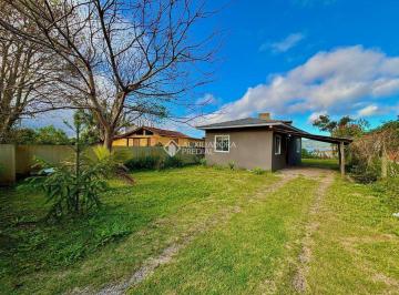 Casa · 60m² · 2 Quartos · Casa com vista para a lagoa localizada no bairro Encantada, em Garopaba.