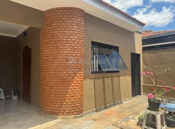 Casa · 200m² · 3 Quartos · 4 Vagas · São Deocleciano - Casa a venda com 03 dormitórios, sala ampla, 01 banheiro, quintal amplo e 04 vagas