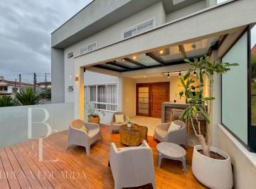 Casa · 182m² · 3 Quartos · 2 Vagas · Sobrado geminado com 3 suítes no Nova Brasília