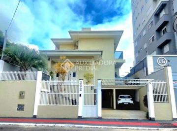 Casa · 360m² · 4 Quartos · 3 Vagas · Casa 3 suites + escritorio a 300 metros da Beira-Mar de São José