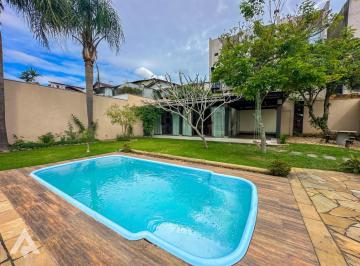 Casa · 215m² · 3 Quartos · 2 Vagas · Casa com Piscina e 3 dormitórios à venda, terreno de 604,43m² por R$ 1.322.000,00 – Bairro Fortaleza