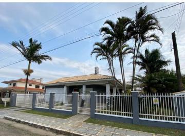 Photo 1 · Casa ampla com 3 dormitórios, sendo 1 suíte, totalmente climatizada e com móveis